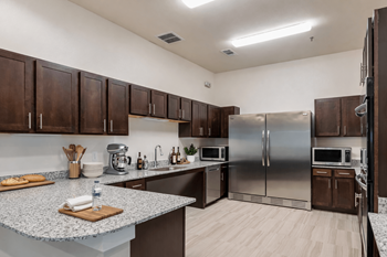 Community kitchen & dining hall